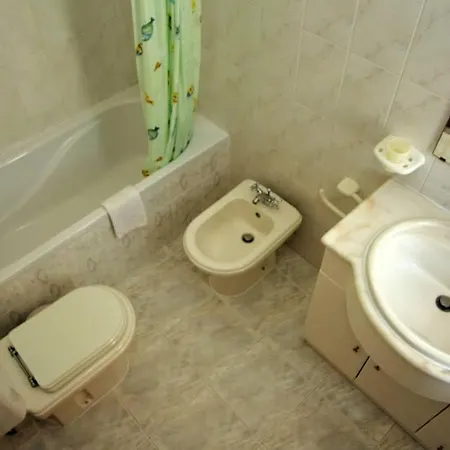 V4 Com Piscina Privada A 400 Metros Da *