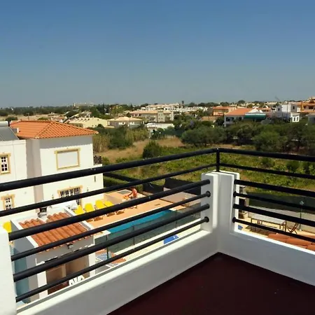 V4 Com Piscina Privada A 400 Metros Da *