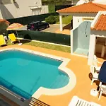 V4 Com Piscina Privada A 400 Metros Da * Албуфейра